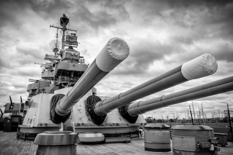 Le 3 juillet 1940, la Royal Navy ouvre le feu sur un ancien allié, et une BD le raconte